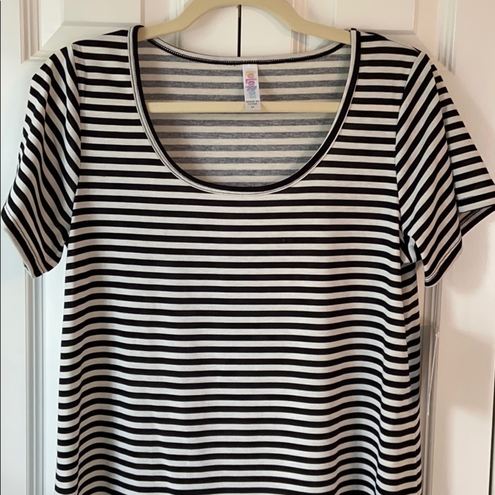NWT LyLaRoe Classic T